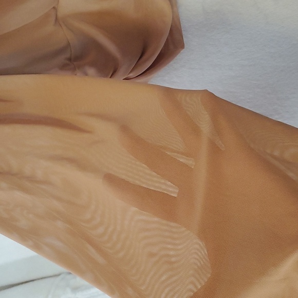 NWOT Fashion Nova Ruched Waist Surplice Top - Picture 3 of 9